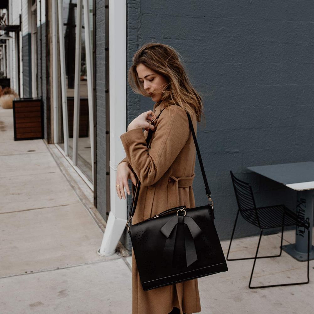 Elegancka torebka z kokardką Moniki