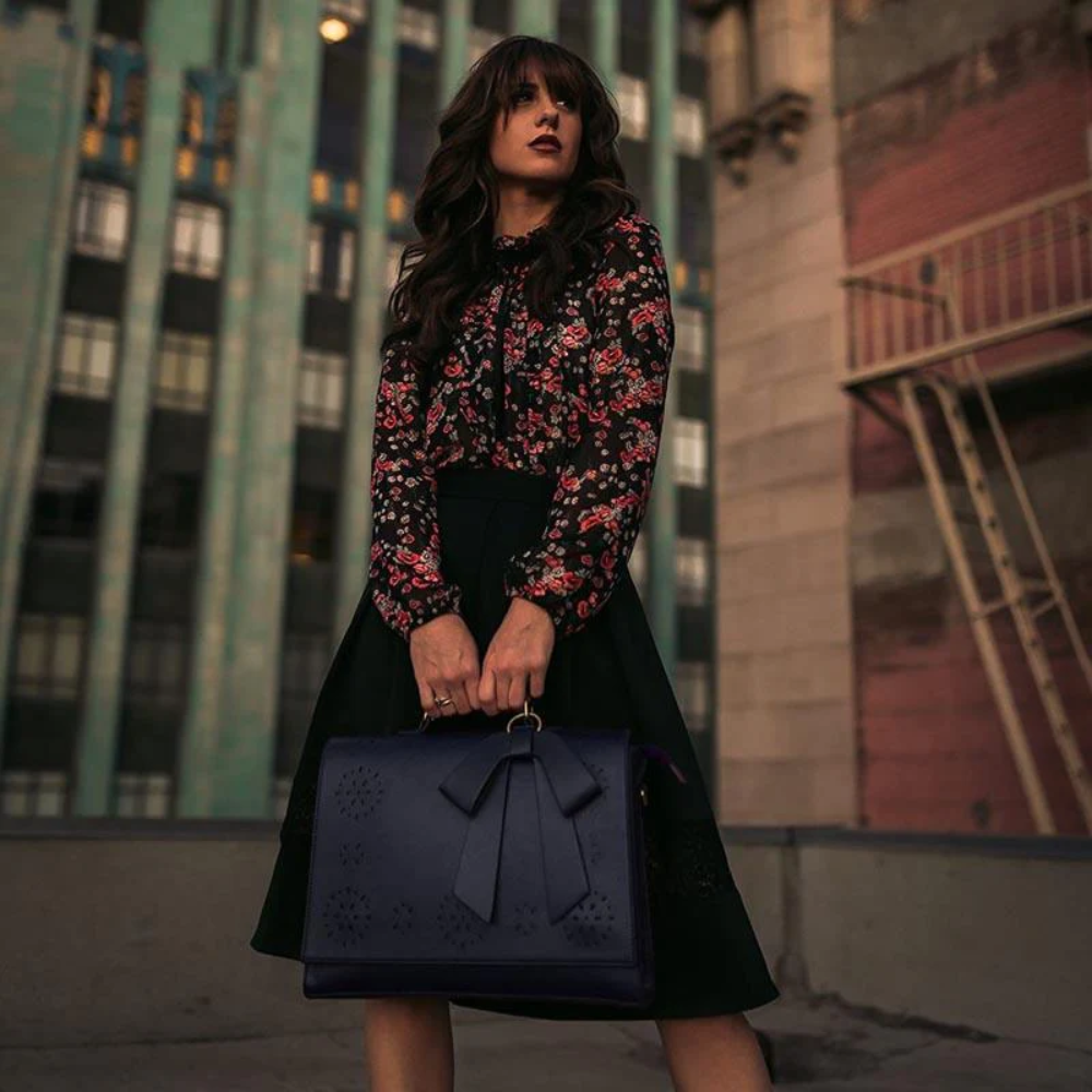 Elegancka torebka z kokardką Moniki